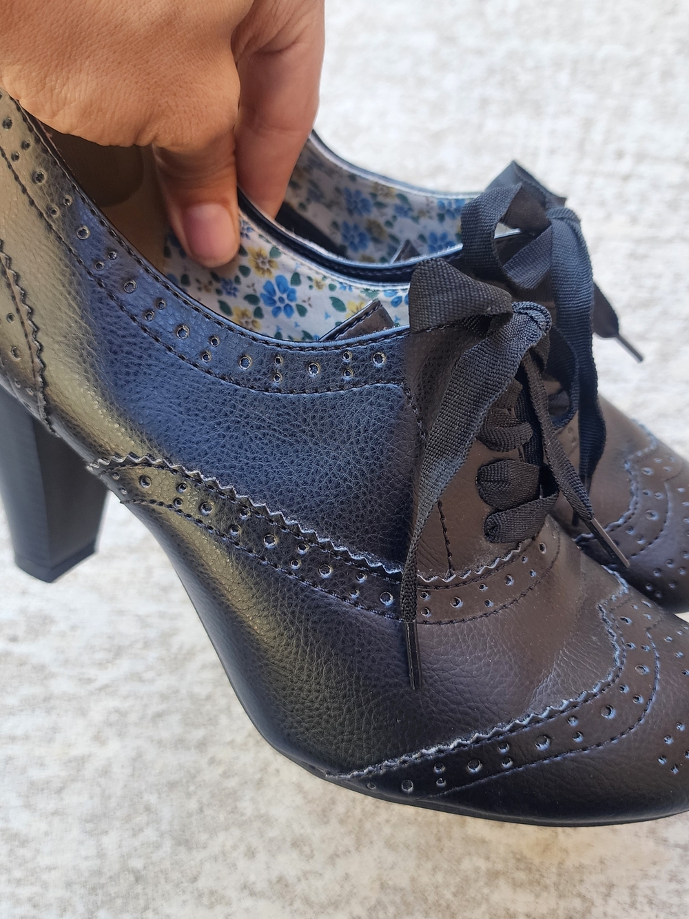American Eagle Vintage Style Ribbon Lace Up Wingtip Oxford Black Heels, Sz 9.5